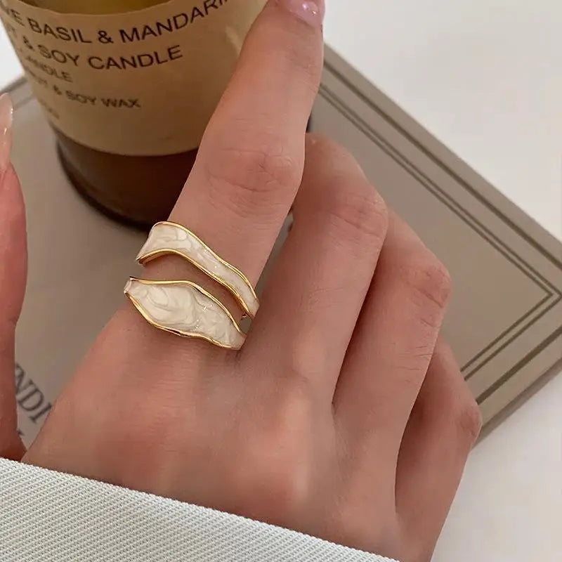 Anel Dourado com Madrepérola