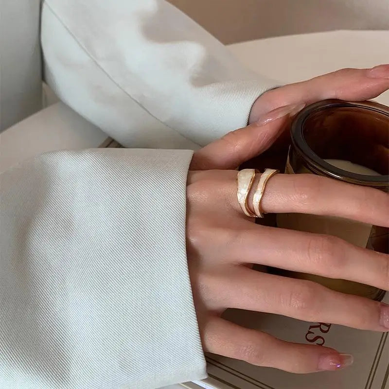Anel Dourado com Madrepérola