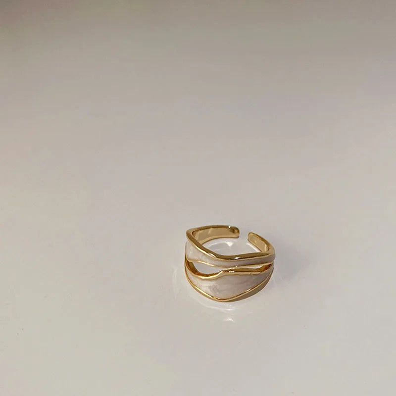 Anel Dourado com Madrepérola