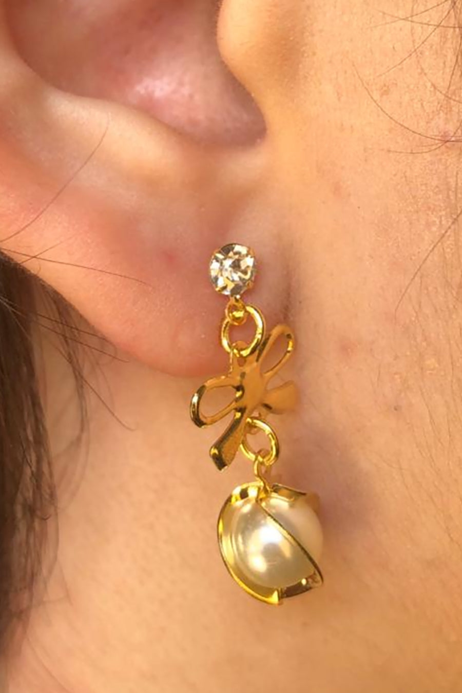 Brinco Pequeno com Perola Banhado em Ouro 18k