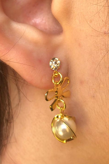 Brinco Pequeno com Perola Banhado em Ouro 18k