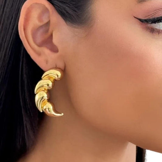 BRINCO DE GOTAS CURVADAS BANHADO A OURO